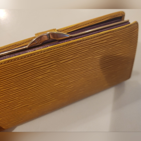 Louis Vuitton EPI Wallet. Gorgeous Color Combo-Striking Yellow And Purple! - Picture 2 of 15